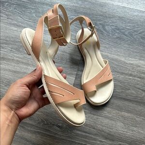 Sarto Beige Sandals 8 Ankle-Strap leather sandals Casual Cushioned Comfort